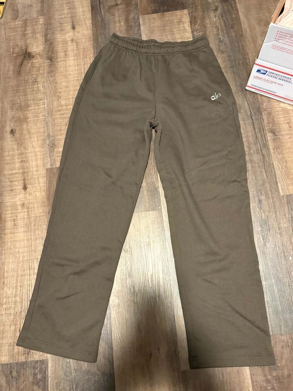Alo Yoga Accolade Sweatpants Brown - Picture 2 of 4
